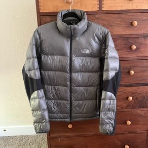 Northface summit series down puffer coat in men’s size medium